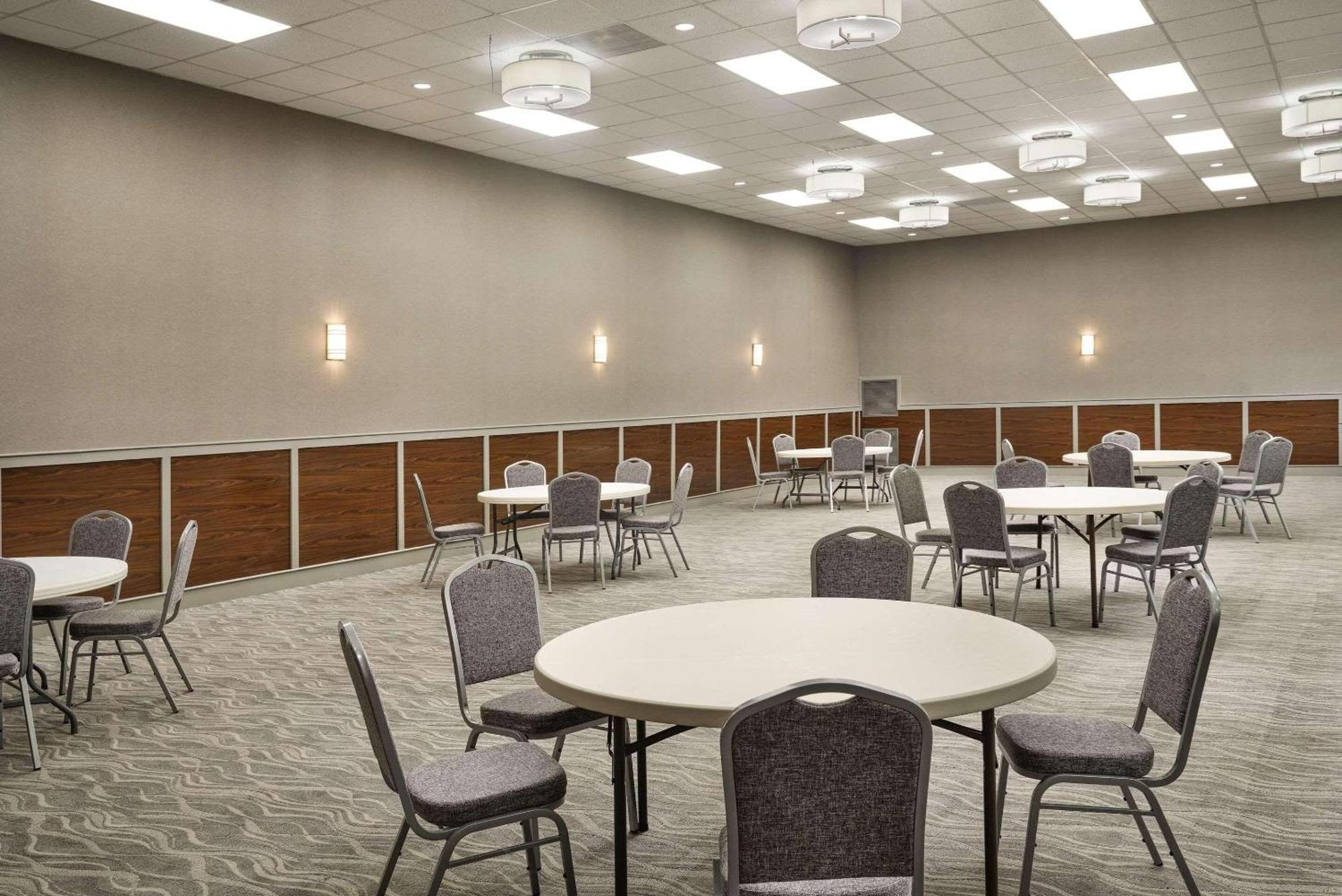 Radisson Hotel West Memphis Ngoại thất bức ảnh