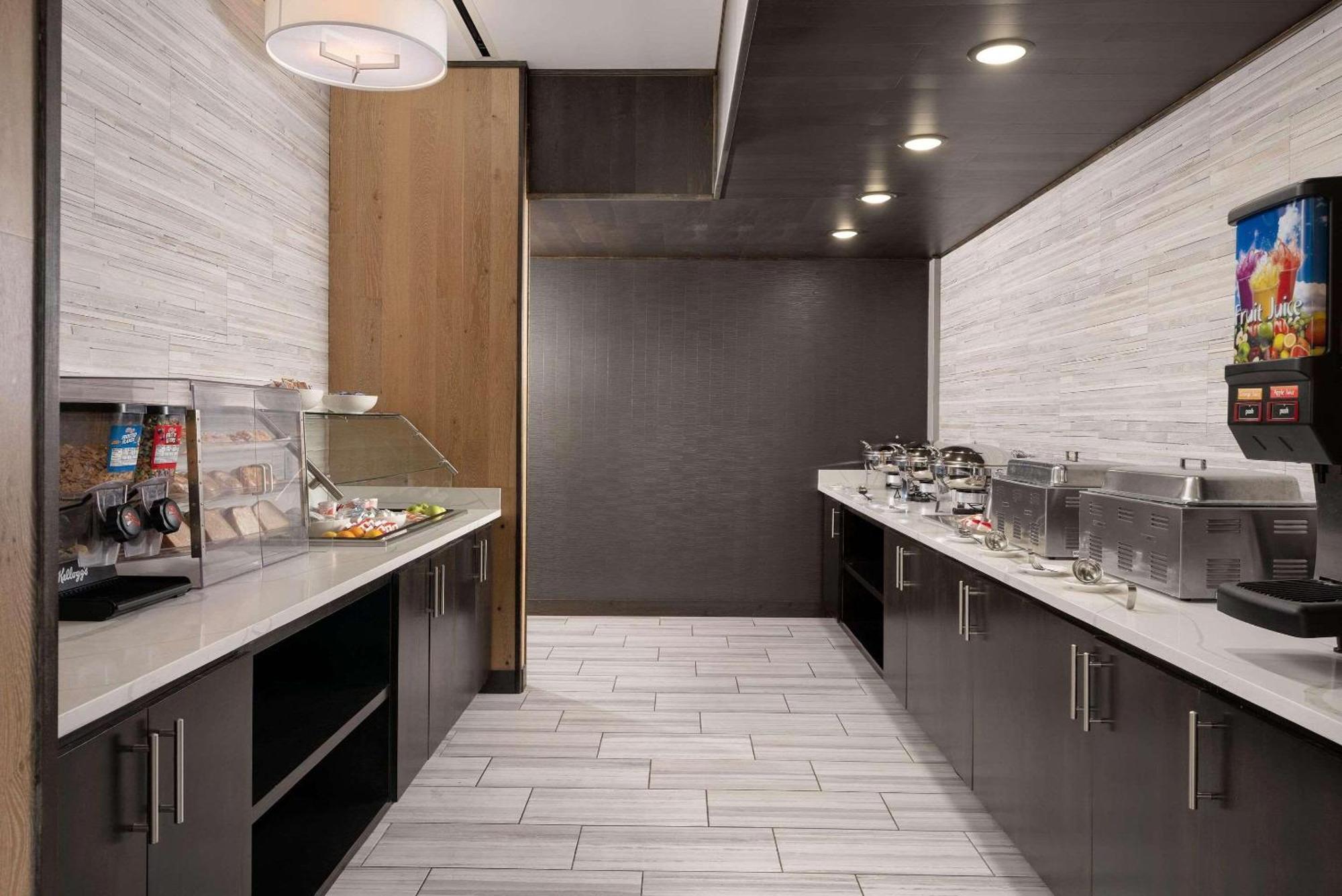 Radisson Hotel West Memphis Ngoại thất bức ảnh