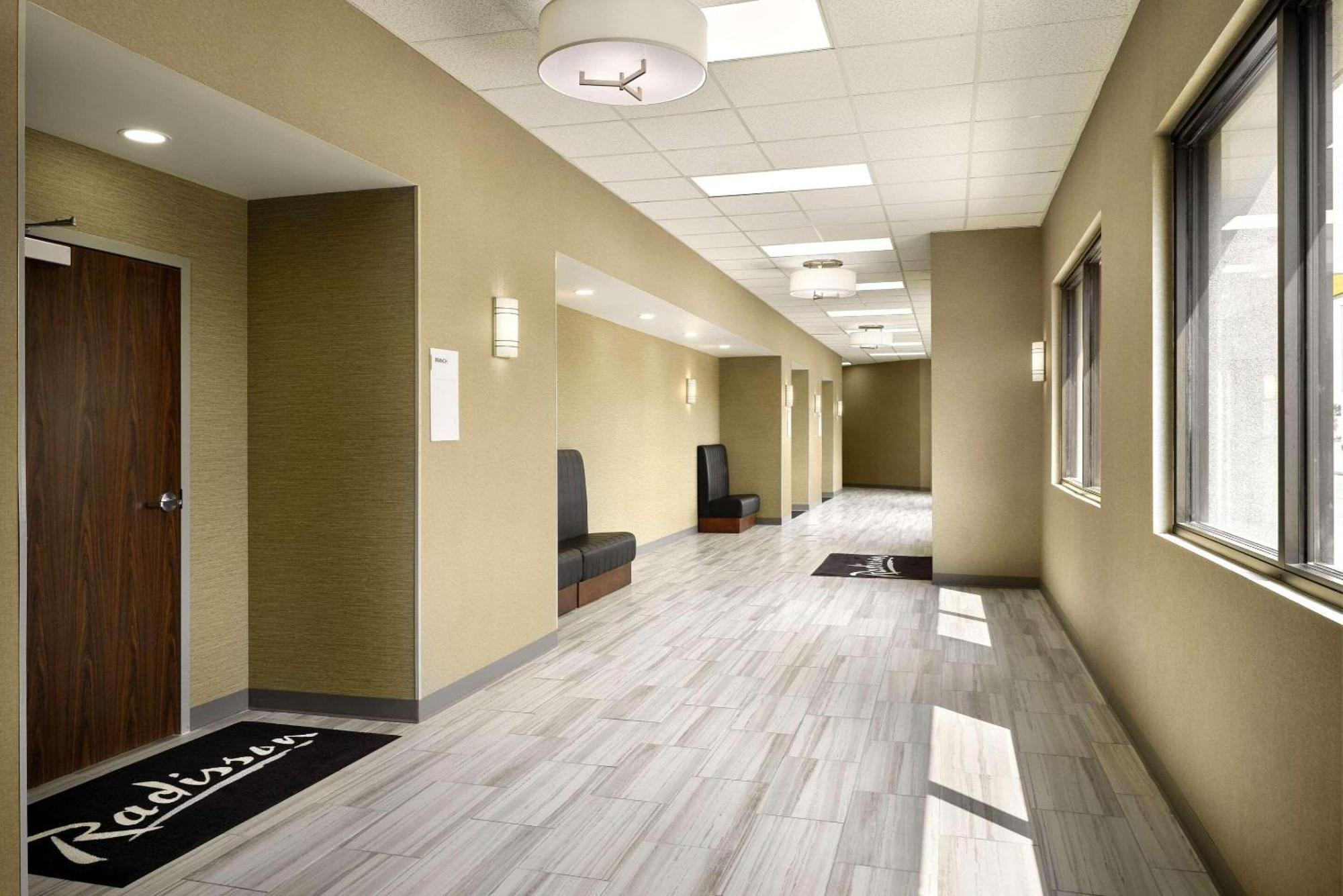 Radisson Hotel West Memphis Ngoại thất bức ảnh