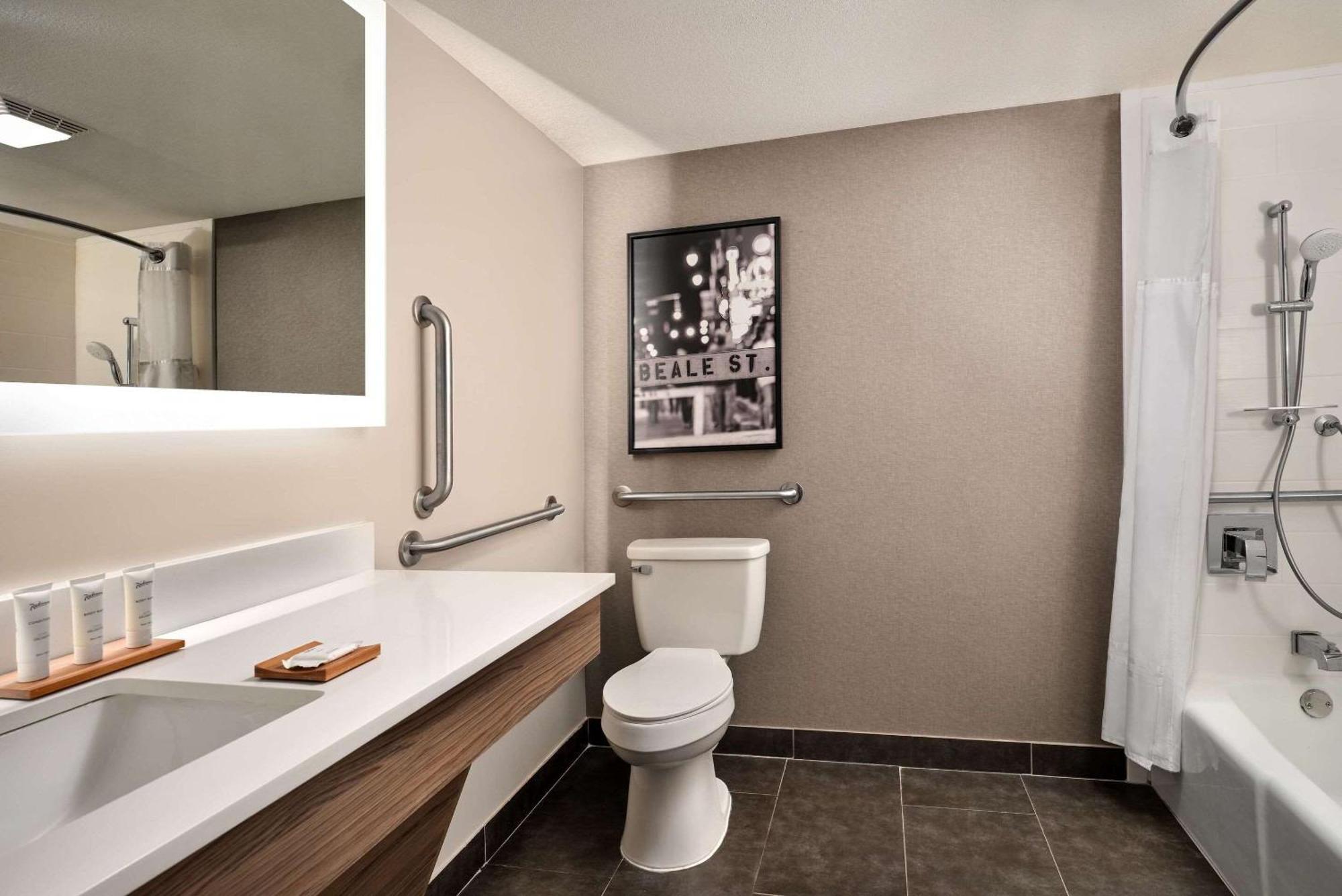 Radisson Hotel West Memphis Ngoại thất bức ảnh